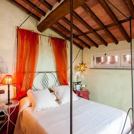 In Lucca To Sleep 5 Guests Villa