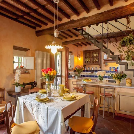In Lucca To Sleep 5 Guests Villa *