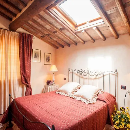 In Lucca To Sleep 5 Guests Aquilea