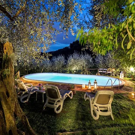 In Lucca To Sleep 5 Guests Villa Aquilea