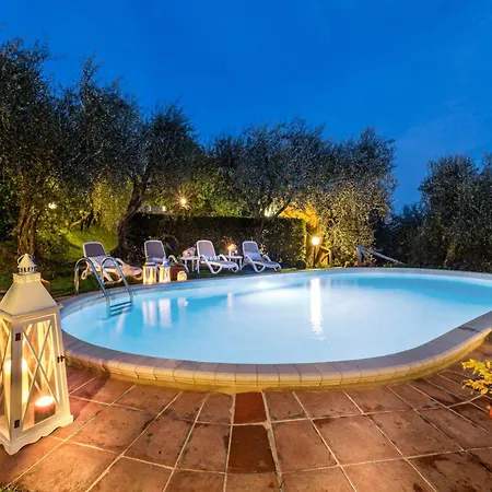 In Lucca With Pool Near Tuscan Coast Aquilea