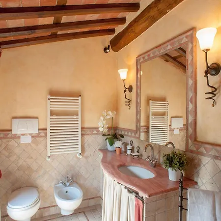 In Lucca To Sleep 5 Guests Villa