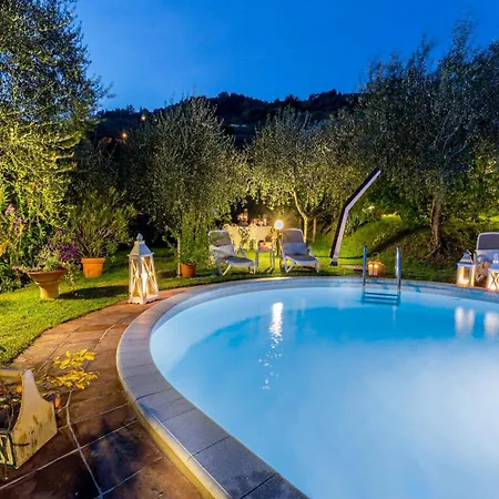 Villa In Lucca To Sleep 5 Guests *